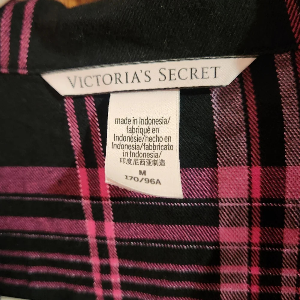 ๐ 3/$15 Victoria's Secret Medium Plaid Pajama Top - Picture 7 of 9